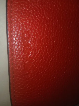 Monedero Llavero Calvin Klein, rojo y negro.