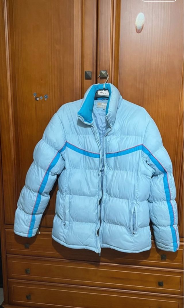 Plumas celeste con detalles azules