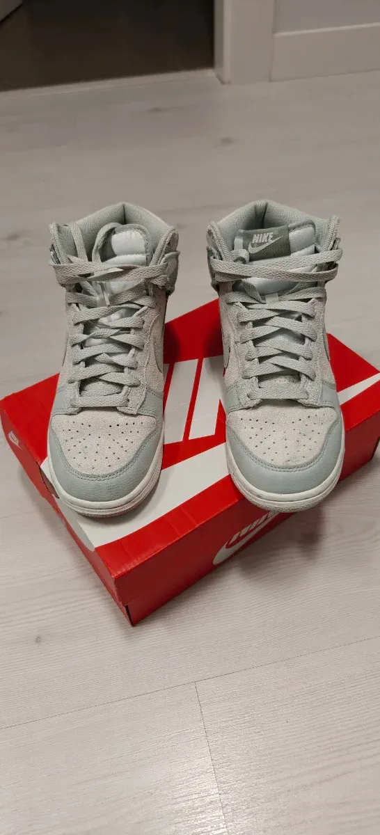 Nike Dunk High SE Gris/Blanco