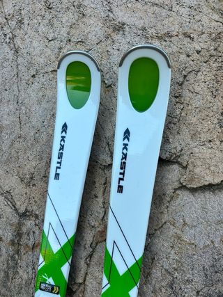 Kastle LX 154 cm Esquís
con fijaciones 
como nuevo