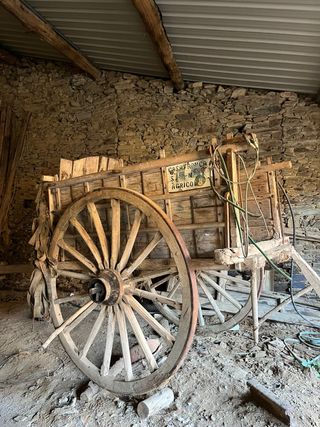 Carro antiguo de madera