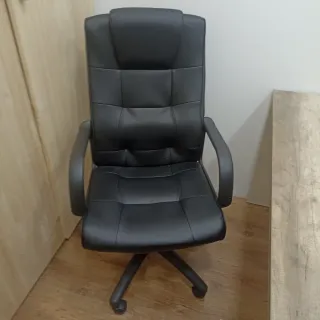 Silla de oficina negra regulable super cómoda