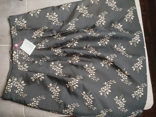 Falda Max Mara marrón chocolate y beige.