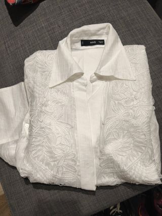 Camisa blanca Mango bordada