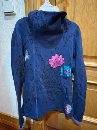 Chaqueta Desigual Talla S
Mujer