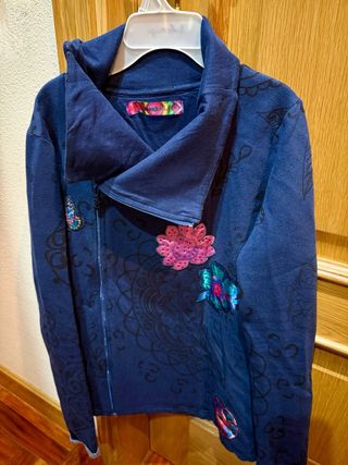 Chaqueta Desigual Talla S
Mujer