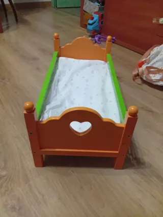 Cuna de juguete de madera