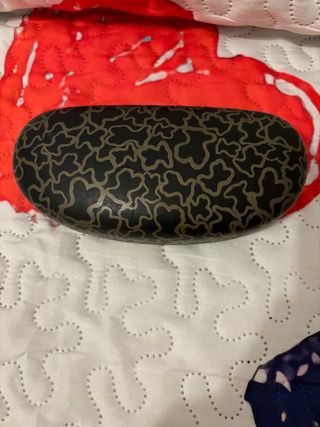 Funda y gafas Tous negras