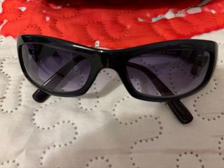 Funda y gafas Tous negras