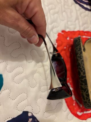 Funda y gafas Tous negras