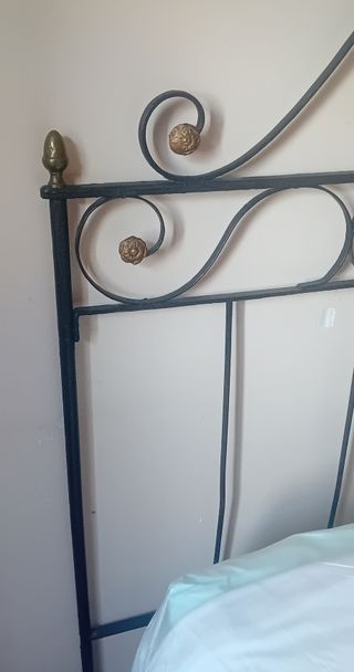 Cabecero de forja cama 150cm negro y dorado