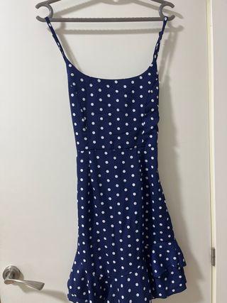 Vestido azul marino con lunares blancos
talla xs-s