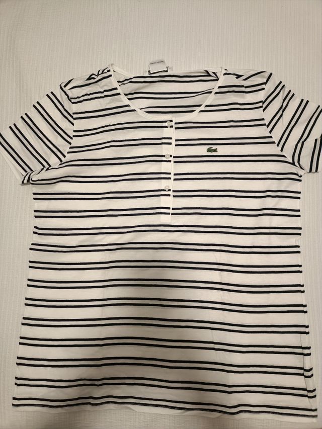 T-Shirt Lacoste Feminina às Riscas Preto e Branco