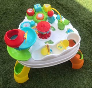 Mesa de actividades infantil