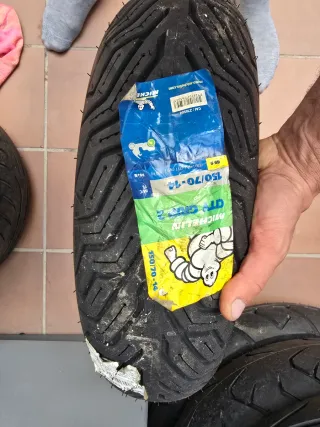 Neumáticos Moto Michelin y Bridgestone