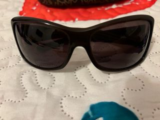 Funda y gafas Tous marrón y doradas