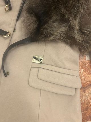 Cappotto beige con pelliccia marrone