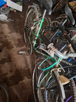 Bicicleta  verde de paseo 