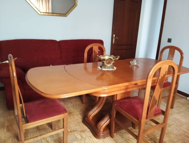 Mesa comedor extensible y sillas