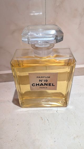 Chanel N°19 Parfum Botella Decorativa