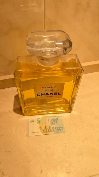 Chanel N°19 Parfum Botella Decorativa