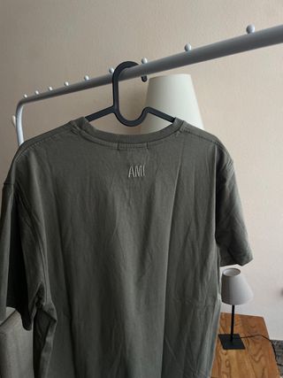 Camiseta AMI Paris verde con corazón rojo Talla L