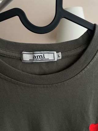 Camiseta AMI Paris verde con corazón rojo Talla L