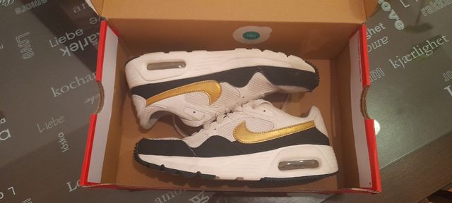 Zapatillas Nike Air Max Blancas y Doradas