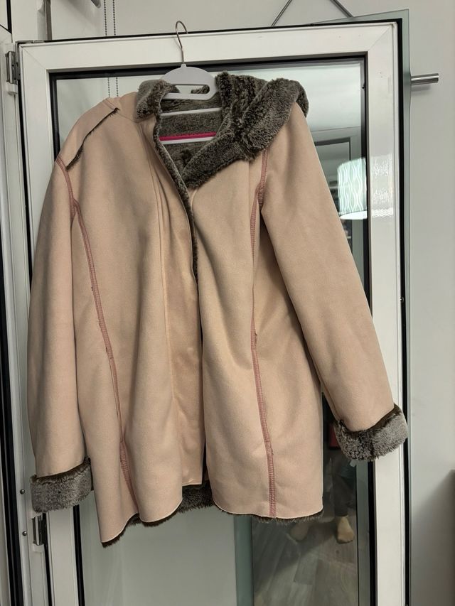 Abrigo rosa con capucha talla 44 largo 65 cm q
