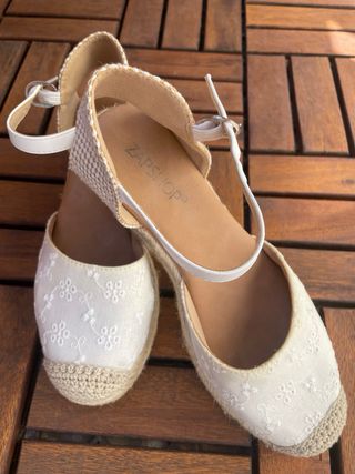 Alpargatas ZAPSHOP blancas y beige