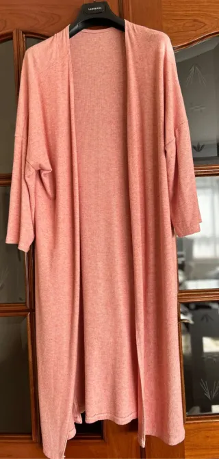 Capa de punto larga rosa