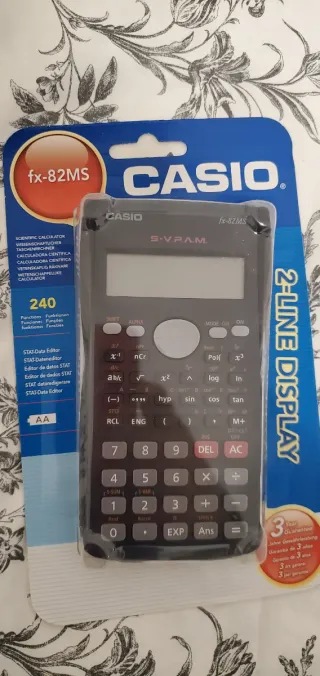 Calculadora Científica Casio fx-82MS