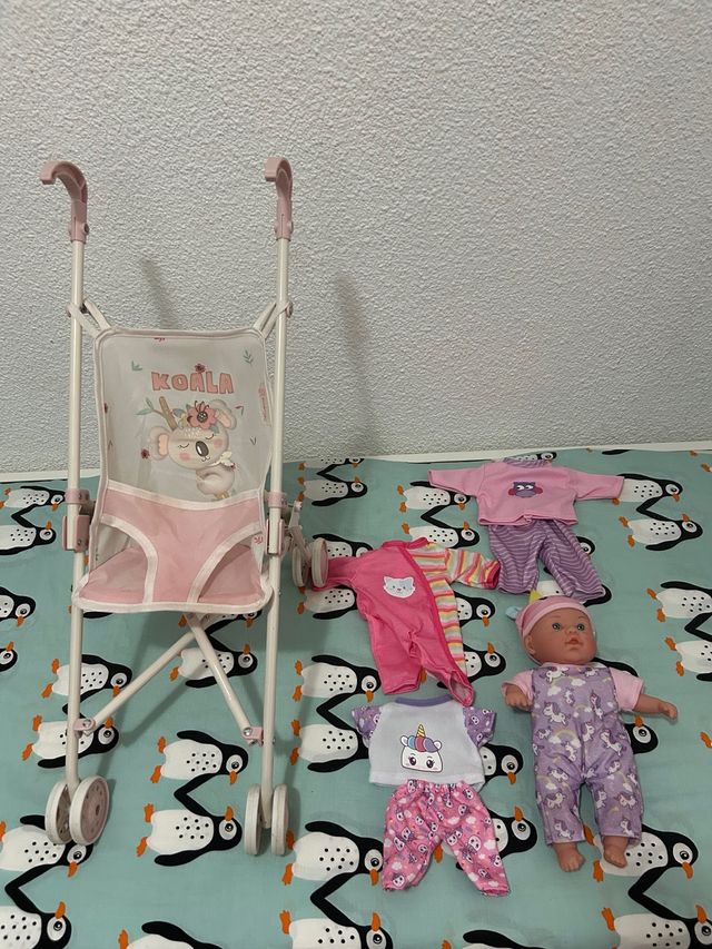 Carrito y Ropa Muñecas