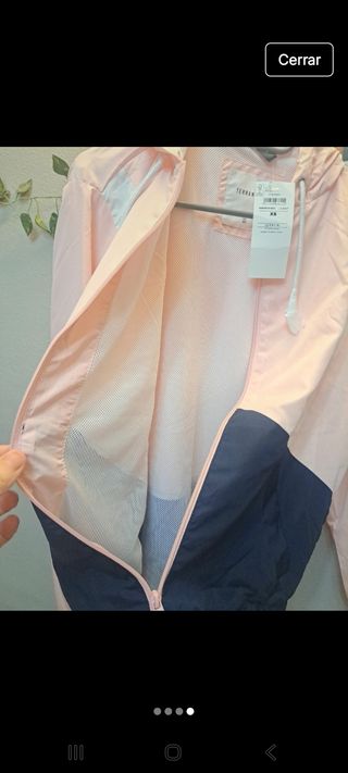 Cortavientos mujer azul y rosa