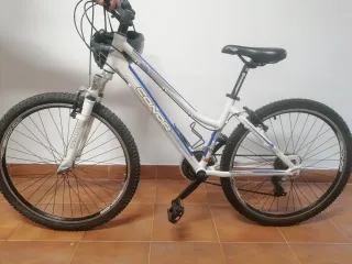 Bicicleta de montaña Condor blanca