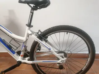 Bicicleta de montaña Condor blanca