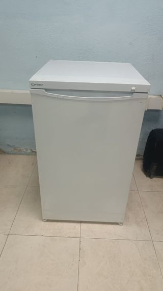 Mini nevera y congelador Indesit