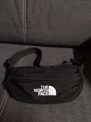 Riñonera The North Face y Levis.