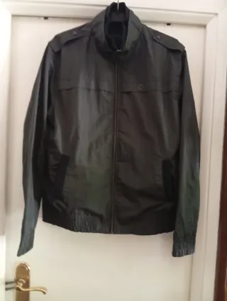 CAZADORA Bomber Bershka XL:
15€