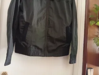 CAZADORA Bomber Bershka XL:
15€