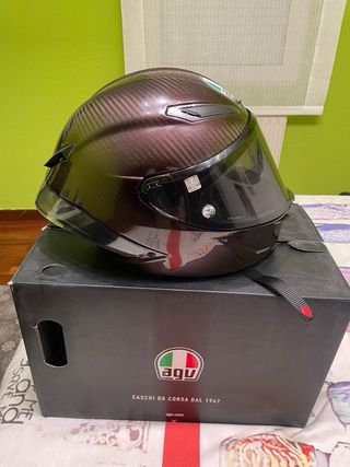 Casco AGV Carbono con Visera Oscura