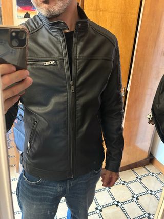 Chaqueta Jack & Jones imitación cuero negra. 