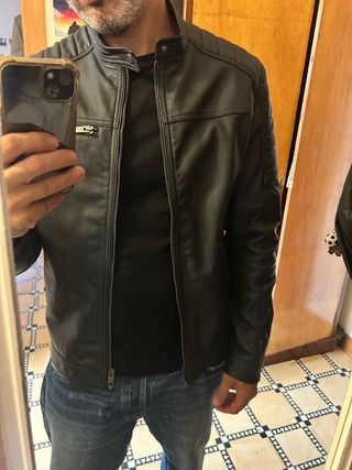 Chaqueta Jack & Jones imitación cuero negra. 