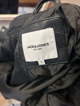 Chaqueta Jack & Jones imitación cuero negra. 