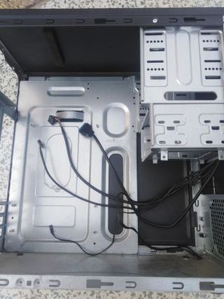 CAJA TORRE PC MICRO ATX UNYKA UK-6011: Muy Nueva.