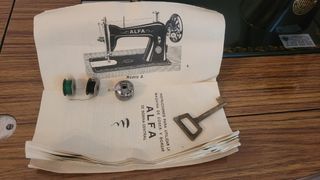 Máquina de coser Alfa Eibar antigua