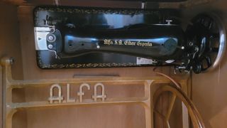 Máquina de coser Alfa Eibar antigua