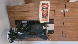 Máquina de coser Alfa Eibar antigua