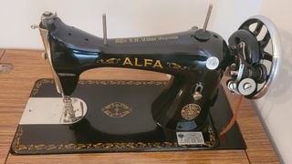 Máquina de coser Alfa Eibar antigua