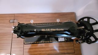 Máquina de coser Alfa Eibar antigua